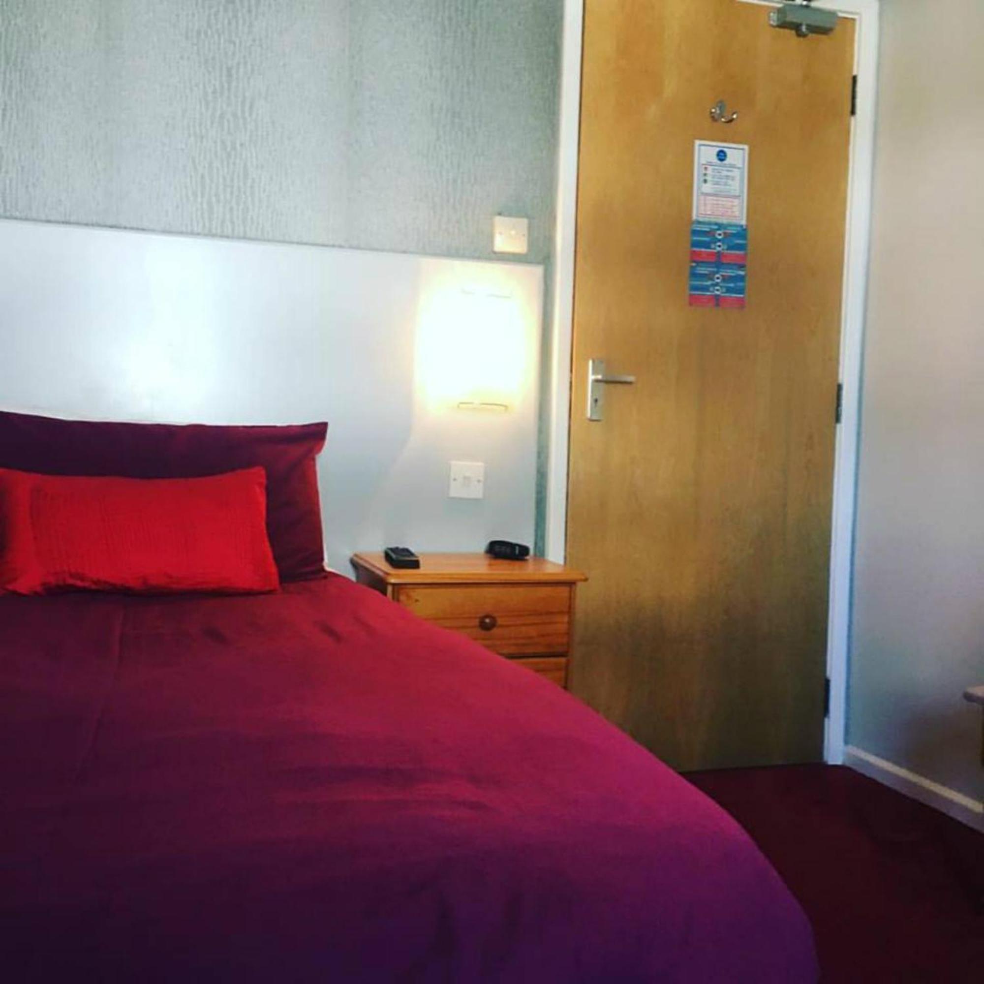 Harrow Lodge Hotel 섕클린 객실 사진
